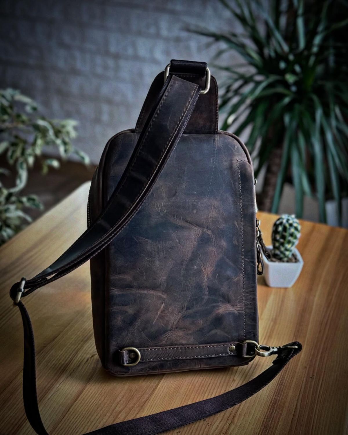 Слинг-сумка "Tactical Vintage" из кожи Crazy Horse a110270 фото