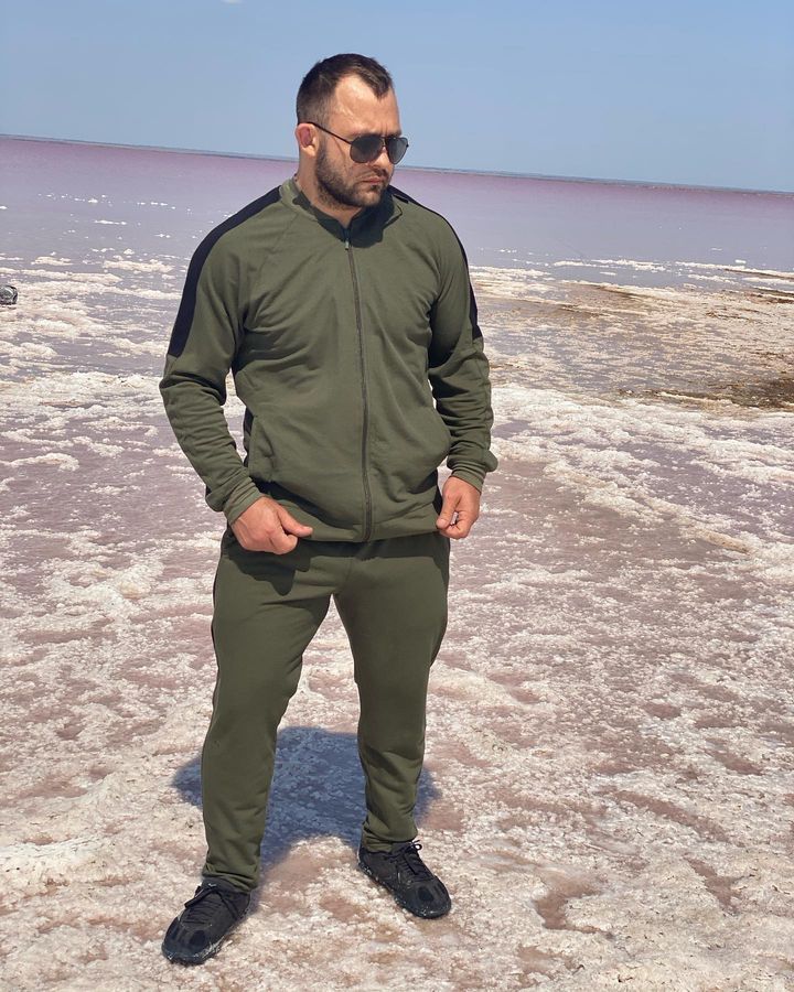 Легкий спортивний костюм з натуральної тканини LACOSTE в кольорі хакі a109935 фото